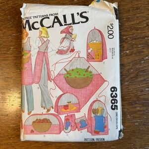 McCall’s Kitchen Accessories and Apron Pattern in S, M, L